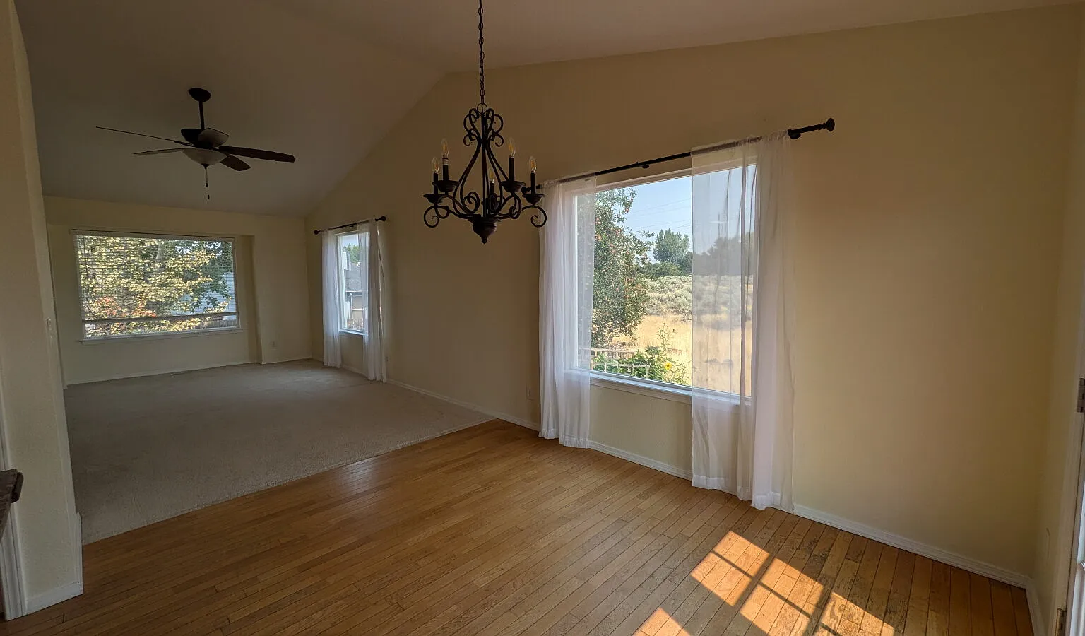 5 bed, 2.5 bath, 2800 sqft, $3,295 — Photo 4