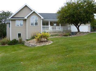 717 Bos Landen Weg, Pella, IA 50219