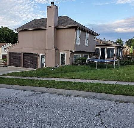 4th image of 8643 N Capitol Ave
