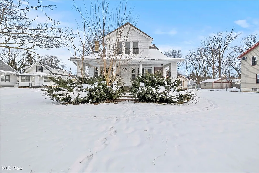 210 Hollywood Ave photo 1