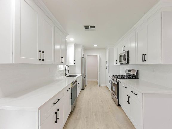 5th image of 119 Ziegler Ave