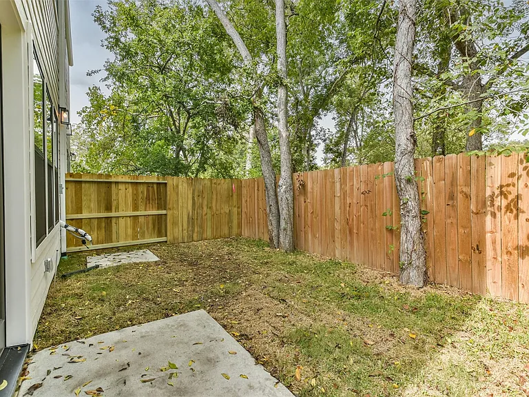 810 Mansfield St — Photo 8