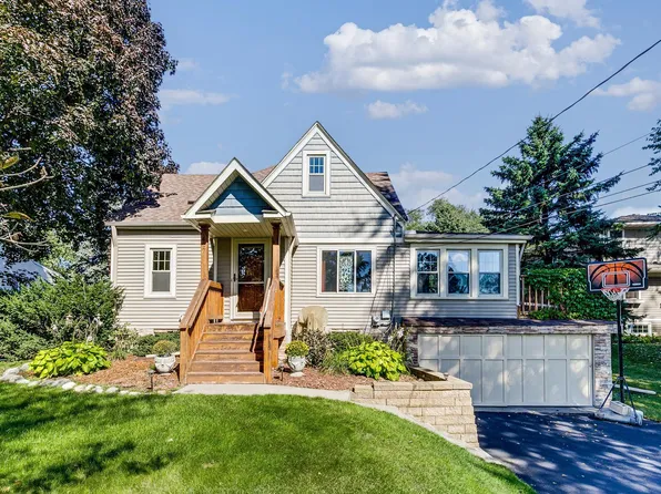 417 W Horseshoe Dr, Saint Paul, MN 55126