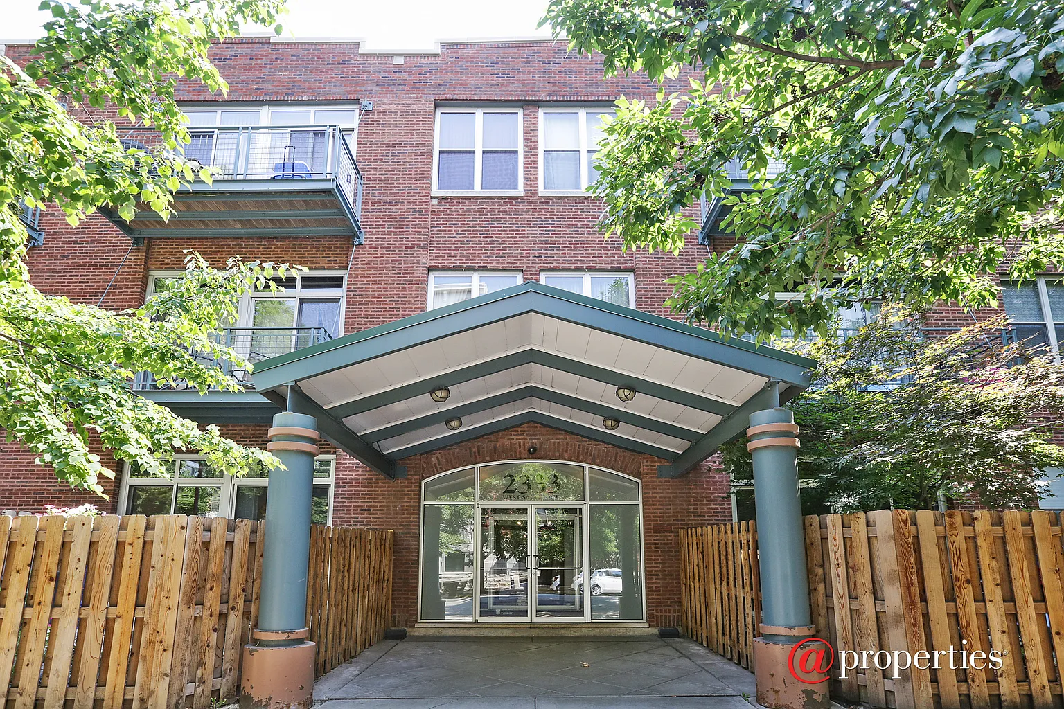 2333 W Saint Paul Ave APT 131 photo 1