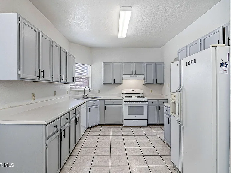 7765 Dianjou Dr — Photo 15
