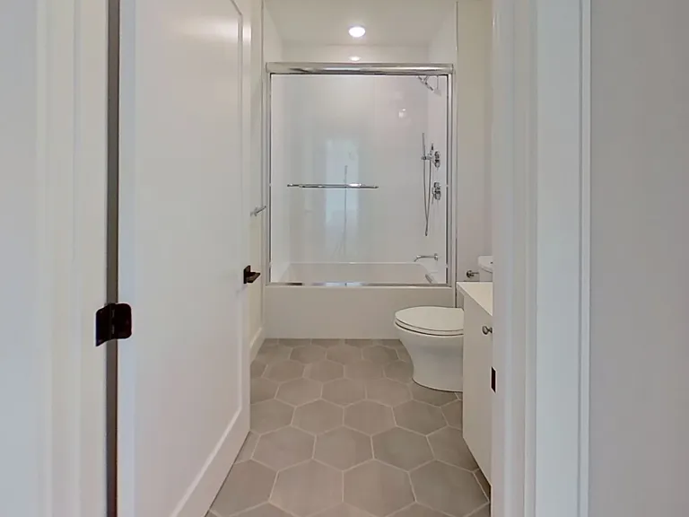 104-106 Warren St #3L — Photo 8