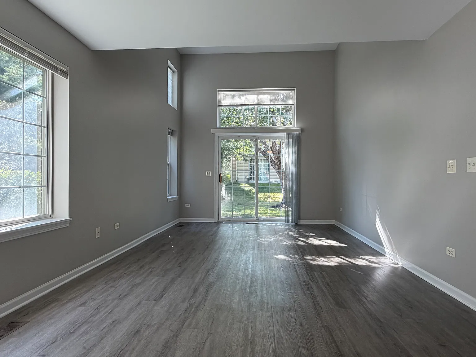 2 bed, 1183 sqft, $2,350 — Photo 2
