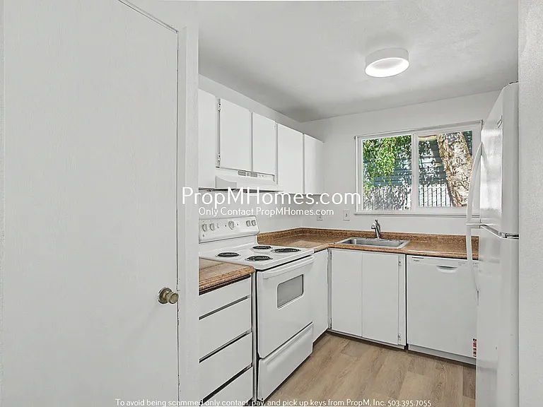 2218 SE Tacoma St — Photo 6
