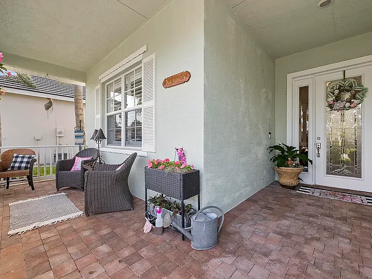 175 NW Swann Mill Cir — Photo 3