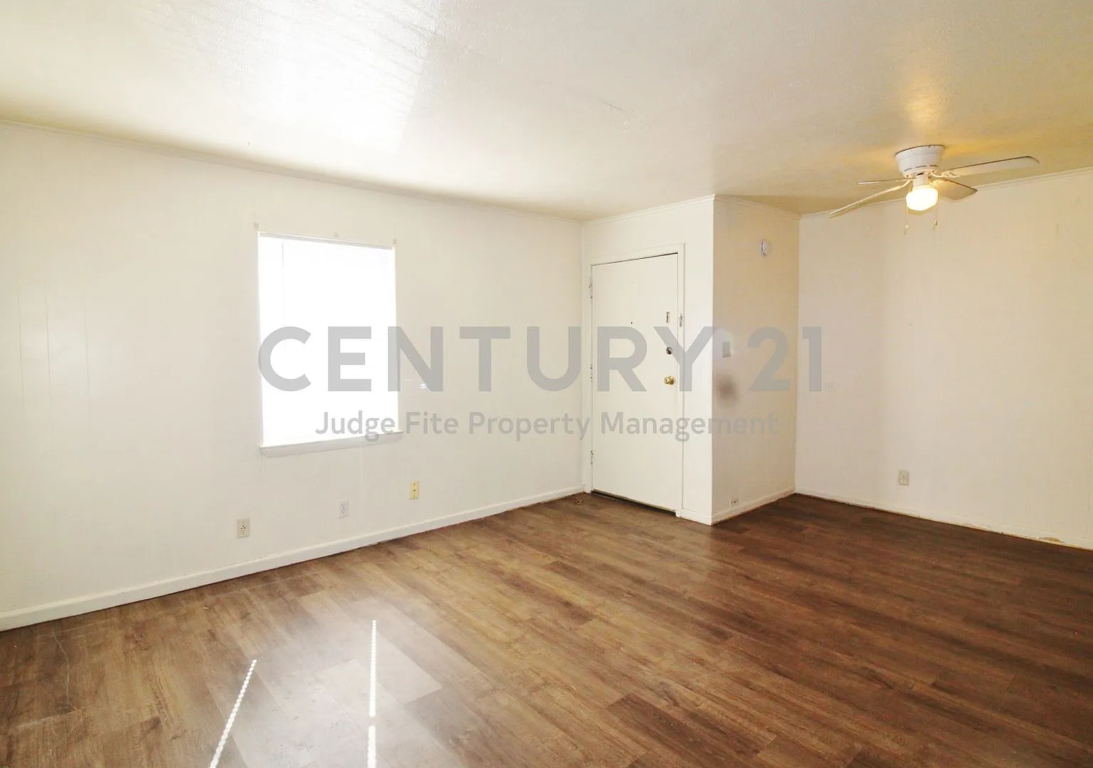 Cozy 1/1 Fourplex Unit On A Corner Lot In Weatherford For Rent! — Photo 2