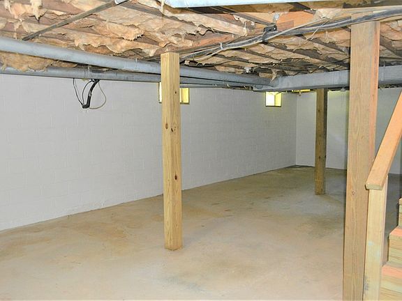 5th image of 102 W 5th Ave