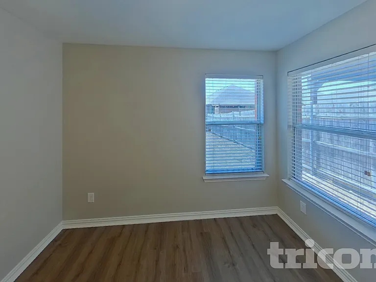 7814 Longbow Ln — Photo 10