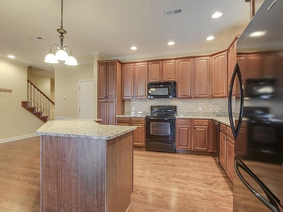 5th image of 190 Blackfoot Way