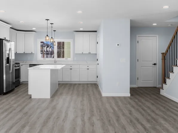 206 Durfee St #2B, Fall River, MA 02720