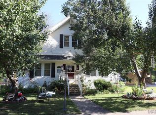 1004 E Cypress St, Charleston, MO 63834