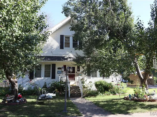 1004 E Cypress St, Charleston, MO 63834