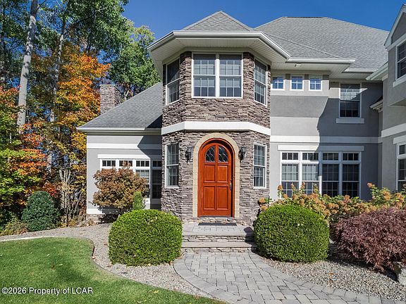 3rd image of 22 Jennifer Ln