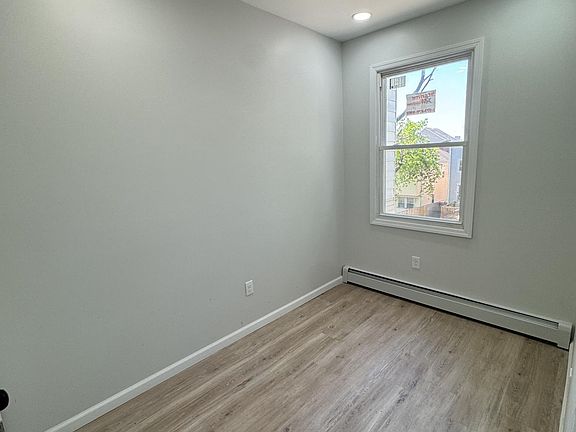 4th image of 653 S 19th St Floor 1