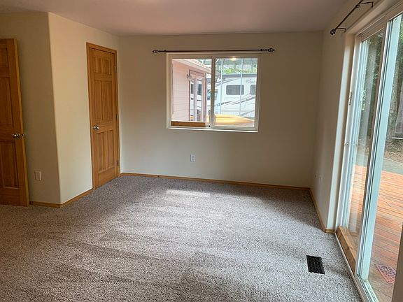 2nd image of 18335 Parkcrest Ct SE