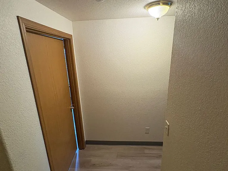 2 Bedroom 1.5 Bathroom Duplex in Southwest Eugene — Photo 10