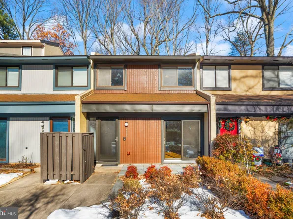 2266 Coppersmith Sq, Reston, VA 20191