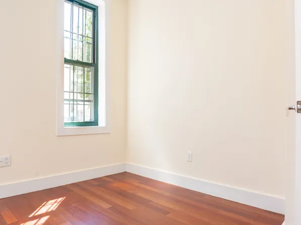 757 Hart Street image 10 of 13