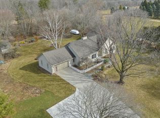 N77W28784 Appaloosa Ln, Hartland, WI 53029