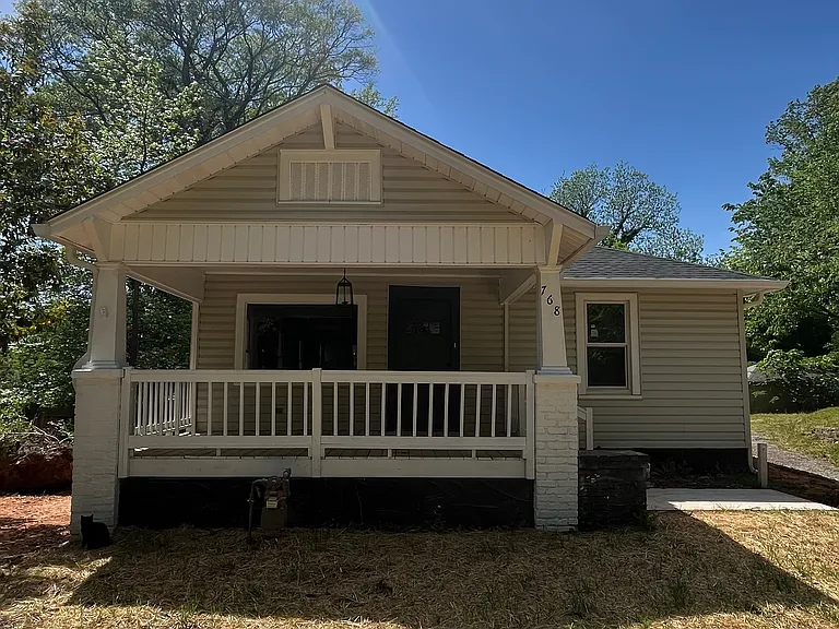 768 Charlotte Pl NW — Photo 1
