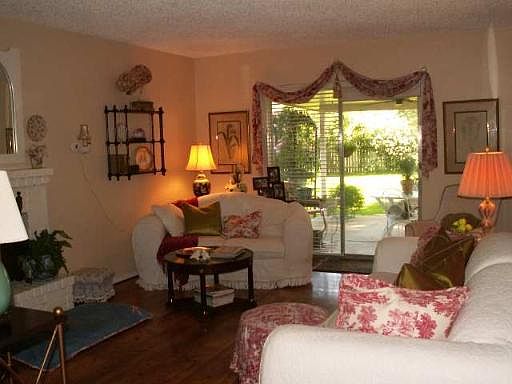 3rd image of 229 GLEN BROOK