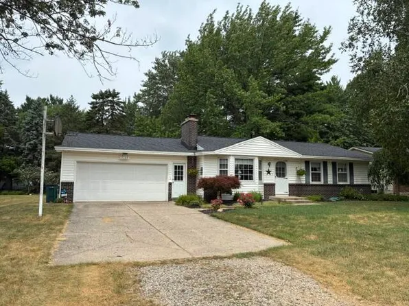 7105 Southwood Dr, Jenison, MI 49428