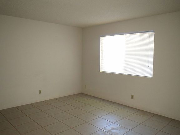 4th image of 4544 N Sharon Ave #661