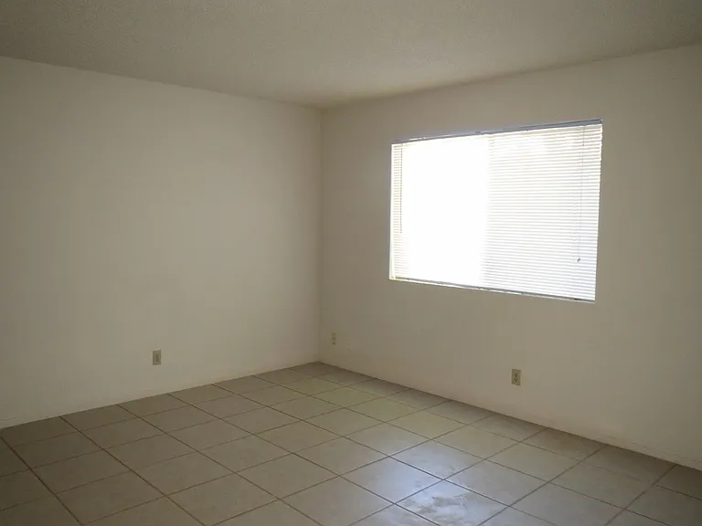 4544 N. Sharon Ave (670L-671G) — Photo 16