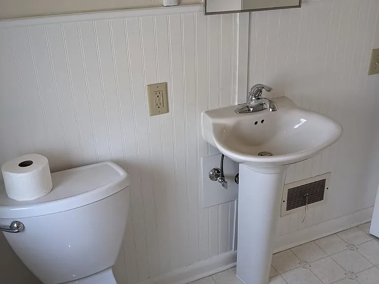 1906 E Mifflin St #2 — Photo 27