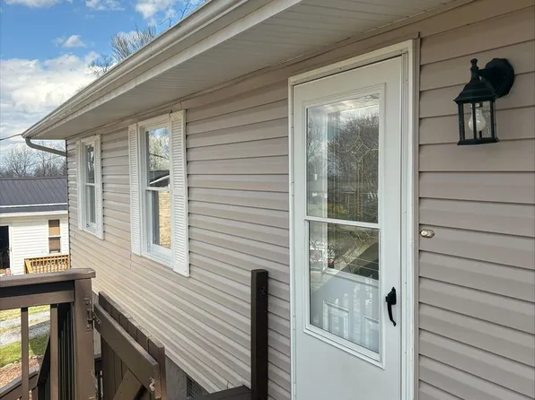 172 Village Ln, Gray, TN 37615