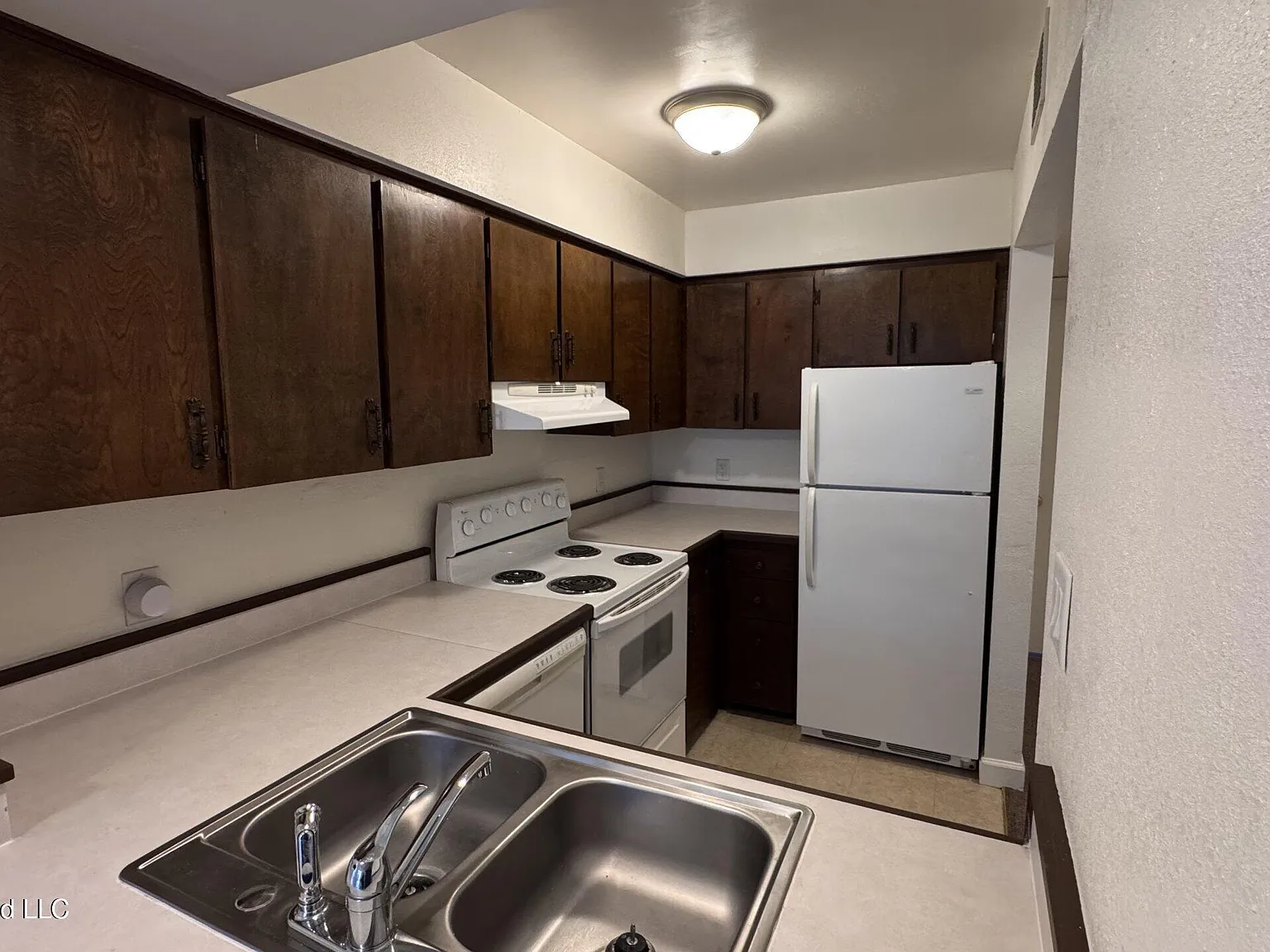 2 bed, 1.0 bath, 667 sqft, $1,300 — Photo 4