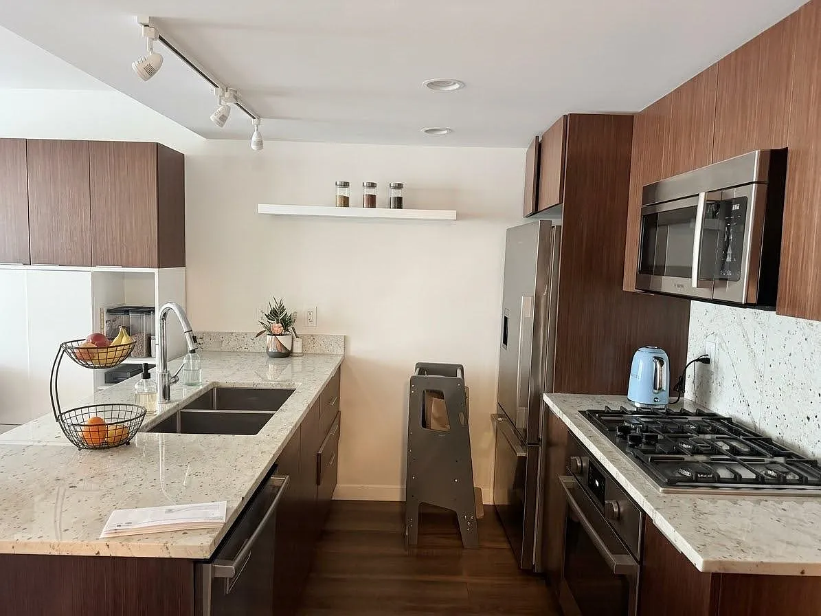 1 bed, 700 sqft, $2,350 — Photo 3