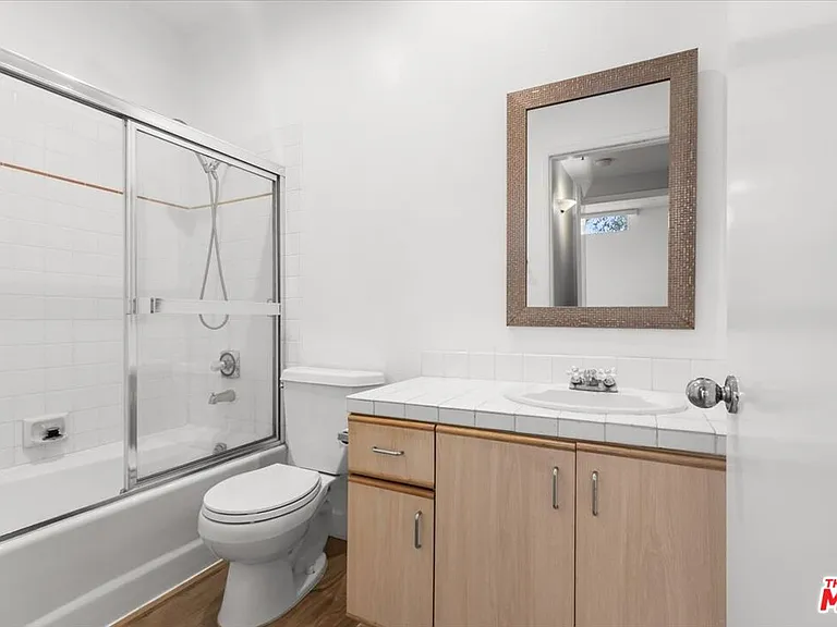 5350 White Oak Ave #209 — Photo 11