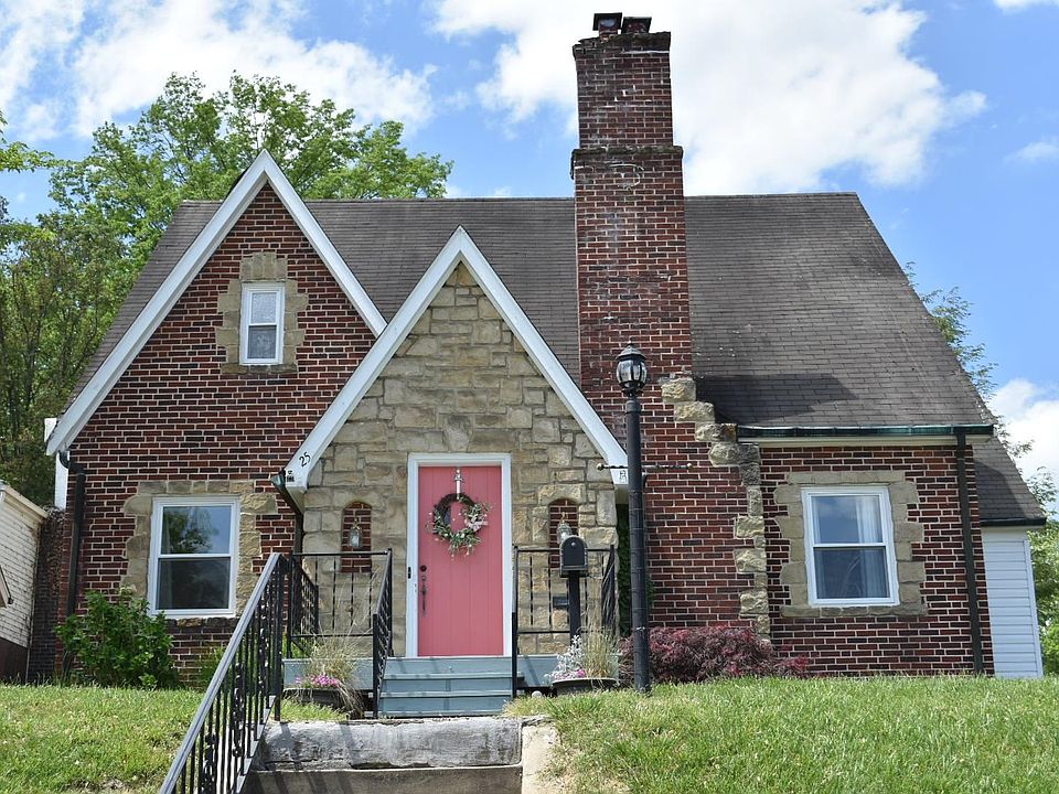 1st image of 25 Fairfax Dr