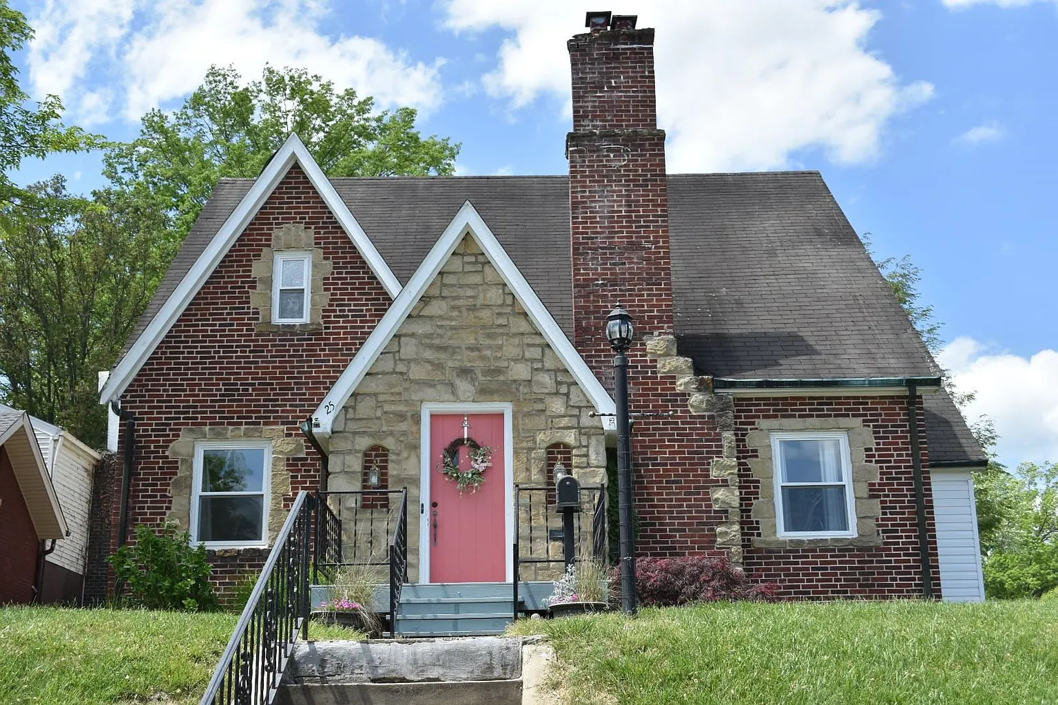25 Fairfax Dr photo 1