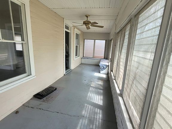 4th image of 400 E Park Pl