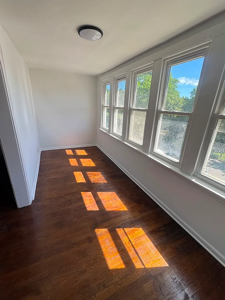 3 bed, 1200 sqft, $1,700 — Photo 1