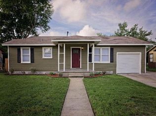 2001 E Crestwood Dr, Victoria, TX 77901
