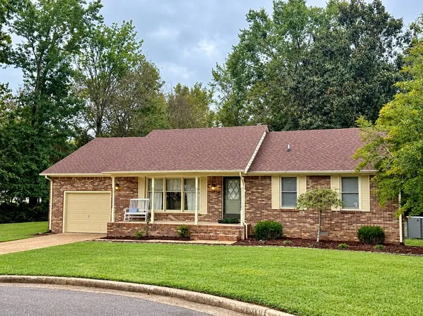 110 Claire Dr, Paris, TN 38242