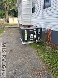 4th image of 321 Marshall St