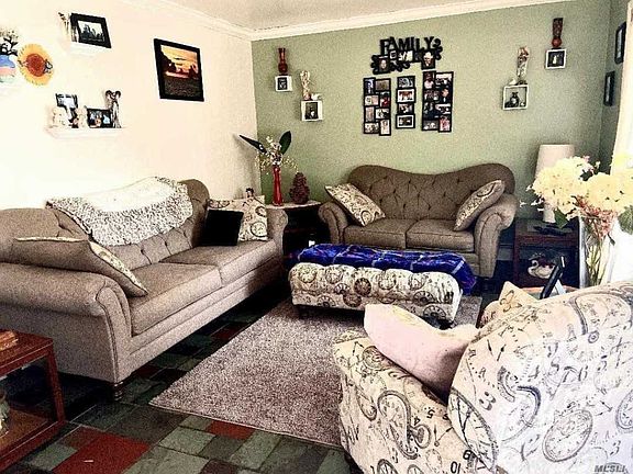 4th image of 34 Bernstein Blvd