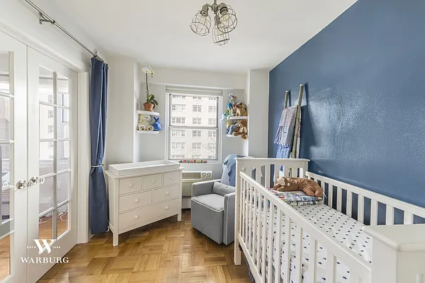 Sold by Warburg | media 4