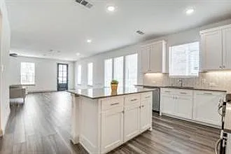 12912 Leopold Trl — Photo 24