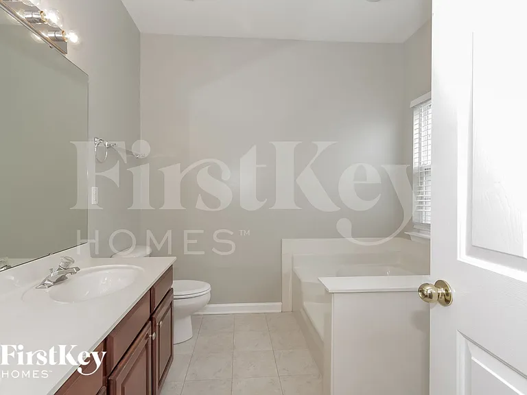 9708 Spring Park Dr — Photo 10