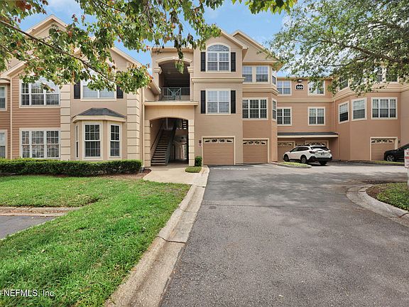 2nd image of 13810 SUTTON PARK Drive #122