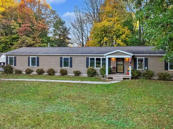 33022 Fredrick St, Paw Paw, MI 49079